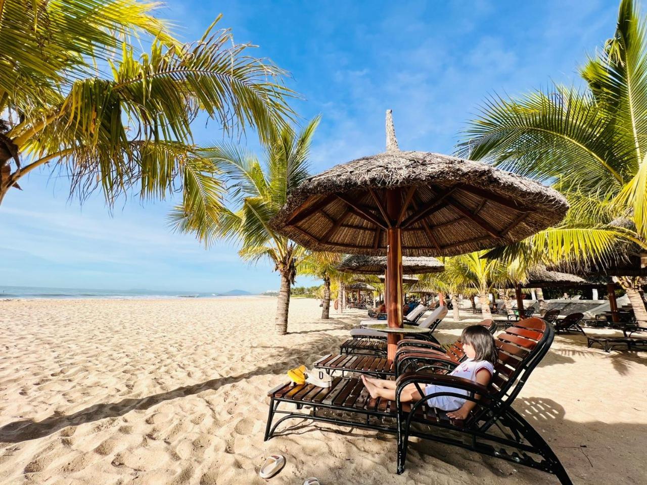 1 Seaview- 2 Gardenview 2Mins To The Beach - Luxury Condotel ファンティエット エクステリア 写真